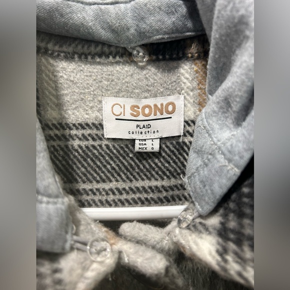 Women’s Shacket - Large - Picture 3 of 3